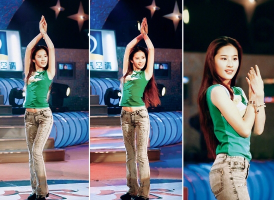 刘亦菲21年前旧照登热搜,网友:时尚是个轮回,这种布灵布灵的东西又开始流行了(图1) 刘亦菲21年前旧照登热搜,网友:时尚是个轮回,这种布灵布灵的东西又开始流行了(图1)