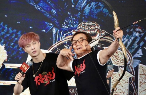 成龙新片《传说》剧组动用了1万2000匹马来实拍 自曝:我们真的是千军万马(图1) 成龙新片《传说》剧组动用了1万2000匹马来实拍 自曝:我们真的是千军万马(图1)