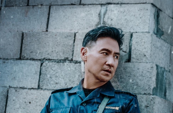 张学友携手谢霆锋再造惊喜,2位大咖的实力碰撞让电影亮点颇多,既有高能燃炸的大场面,也有让人品味人心、人性的深刻故事(图1) 张学友携手谢霆锋再造惊喜,2位大咖的实力碰撞让电影亮点颇多,既有高能燃炸的大场面,也有让人品味人心、人性的深刻故事(图1)