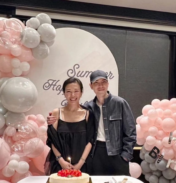 萧敬腾高调为爱妻庆生,秘密筹划1个月,精心准备送给老婆的惊喜大礼,大手笔包下了巨型屏幕广告(图1) 萧敬腾高调为爱妻庆生,秘密筹划1个月,精心准备送给老婆的惊喜大礼,大手笔包下了巨型屏幕广告(图1)