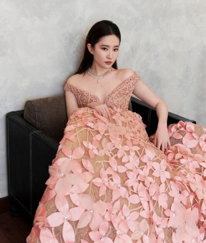 刘亦菲直言一些演员爆火就飘了,极度不满娱乐圈现状(图1) 刘亦菲直言一些演员爆火就飘了,极度不满娱乐圈现状(图1)