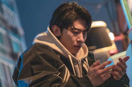 金珍映首登大银幕:曹汝贞透过扎实且细腻的演技,为电影增添了强烈悬疑感(图1) 金珍映首登大银幕:曹汝贞透过扎实且细腻的演技,为电影增添了强烈悬疑感(图1)