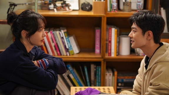 肖战、白百何在职场爱情剧《骄阳伴我》跨越年纪与位阶隔阂谈起姐弟恋(图1) 肖战、白百何在职场爱情剧《骄阳伴我》跨越年纪与位阶隔阂谈起姐弟恋(图1)