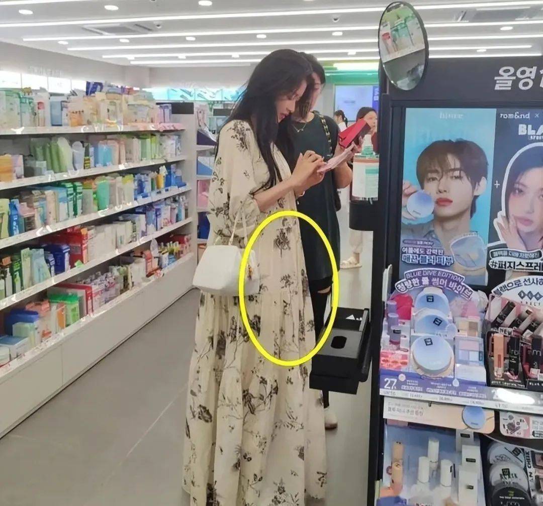 网传许凯新剧《火场追凶》的女主定了郑合惠子,郑合惠子被公司拖累了(图1) 网传许凯新剧《火场追凶》的女主定了郑合惠子,郑合惠子被公司拖累了(图1)