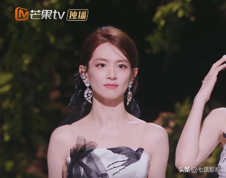 《乘风2024》陈昊宇成C,没有流量与咖位护体、没有情怀加成,也能黑马逆袭(图6) 《乘风2024》陈昊宇成C,没有流量与咖位护体、没有情怀加成,也能黑马逆袭(图6)