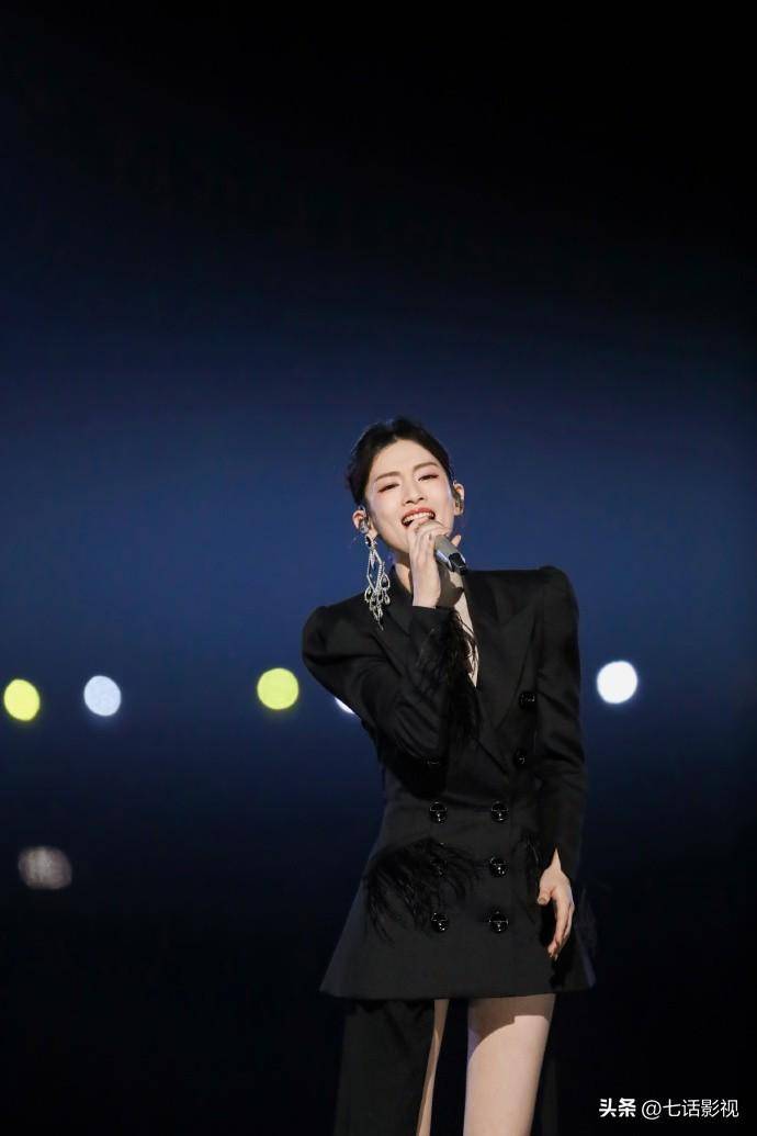 《乘风2024》陈昊宇成C,没有流量与咖位护体、没有情怀加成,也能黑马逆袭(图8) 《乘风2024》陈昊宇成C,没有流量与咖位护体、没有情怀加成,也能黑马逆袭(图8)