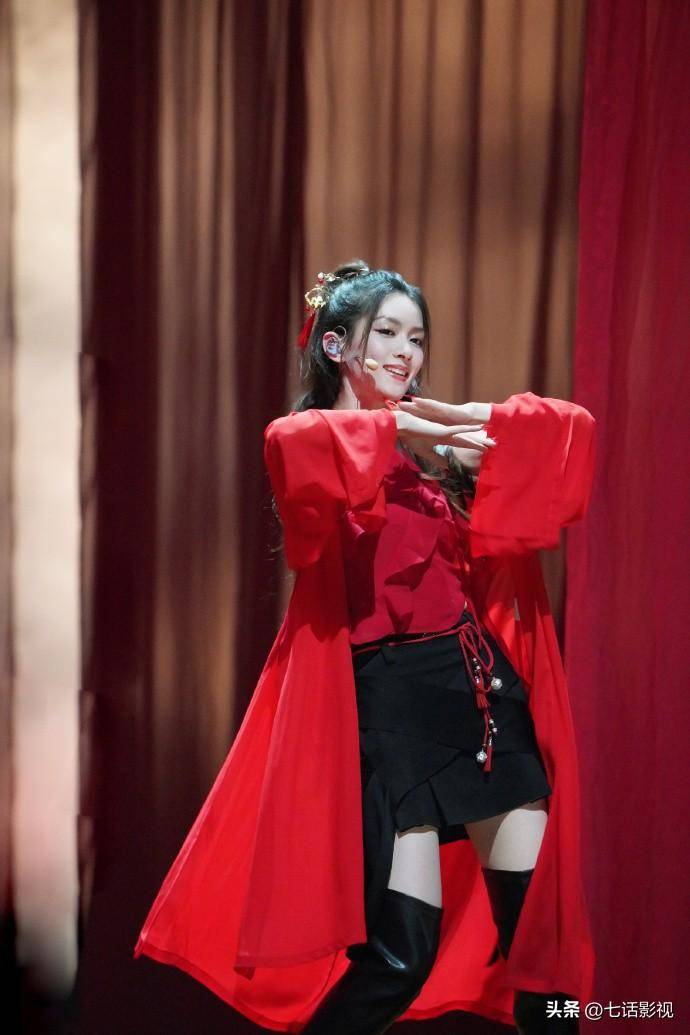 《乘风2024》陈昊宇成C,没有流量与咖位护体、没有情怀加成,也能黑马逆袭(图9) 《乘风2024》陈昊宇成C,没有流量与咖位护体、没有情怀加成,也能黑马逆袭(图9)