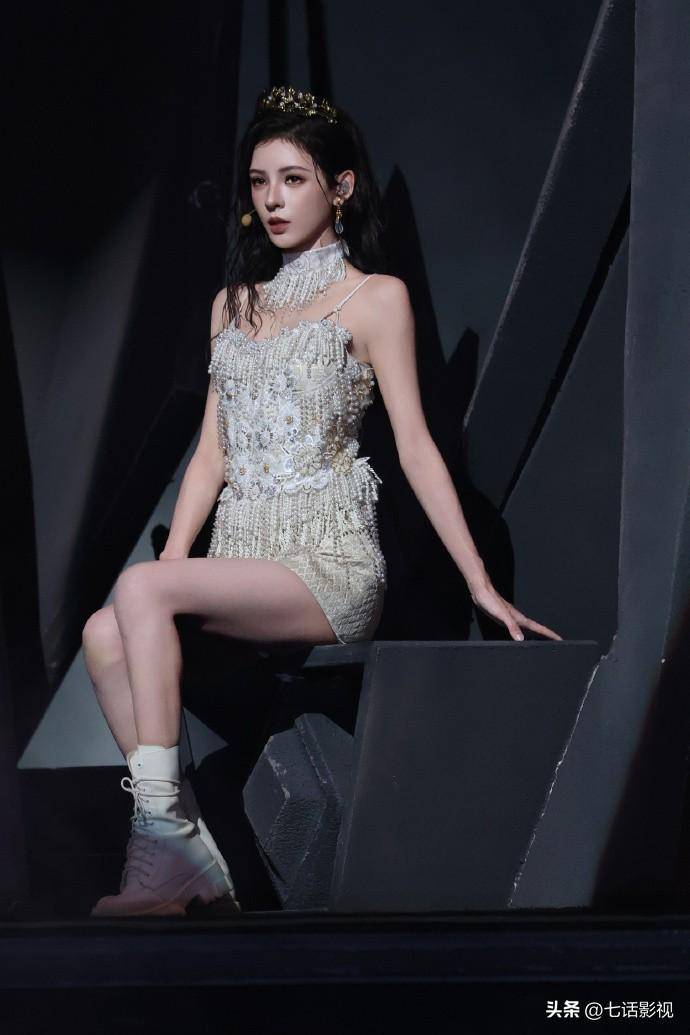 《乘风2024》陈昊宇成C,没有流量与咖位护体、没有情怀加成,也能黑马逆袭(图17) 《乘风2024》陈昊宇成C,没有流量与咖位护体、没有情怀加成,也能黑马逆袭(图17)