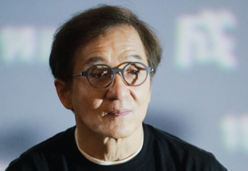 成龙新片《传说》成为暑期档“第一票房惨案“,自曝片场曾几次晕倒(图1) 成龙新片《传说》成为暑期档“第一票房惨案“,自曝片场曾几次晕倒(图1)