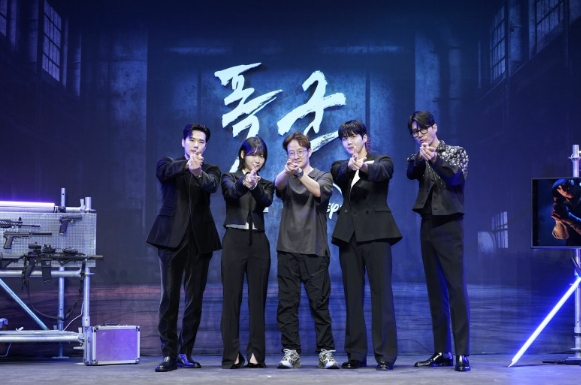 车胜元《暴君》打到手快废 导演朴勋政:他每个细节都处理得很好(图1) 车胜元《暴君》打到手快废 导演朴勋政:他每个细节都处理得很好(图1)