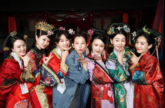 文化探访真人秀《焕新环游传》节目甄嬛传演员群再聚首,将带领大家一同跟着演员们游山玩水(图1) 文化探访真人秀《焕新环游传》节目甄嬛传演员群再聚首,将带领大家一同跟着演员们游山玩水(图1)