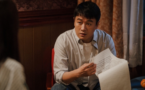 佟大为《错位》剧中靠着抄袭已故小说家的作品出名,还抛弃初恋女友,求爱富家女(图1) 佟大为《错位》剧中靠着抄袭已故小说家的作品出名,还抛弃初恋女友,求爱富家女(图1)