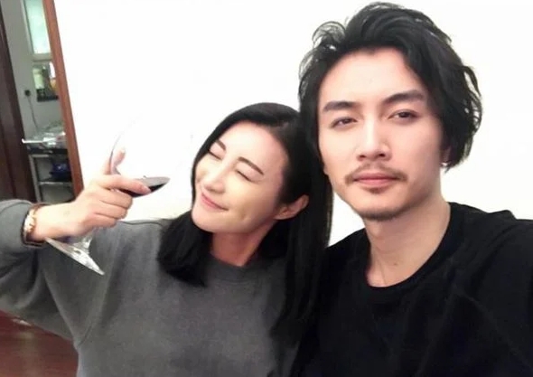 陈晓被曝向妻子陈妍希提离婚 合作女星林夏薇称:陈晓没有不开心(图1) 陈晓被曝向妻子陈妍希提离婚 合作女星林夏薇称:陈晓没有不开心(图1)