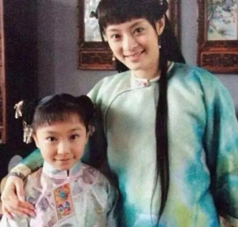 《甄嬛传》中玉娆是孙俪亲妹,在青春励志剧《要久久爱》中崭露头角(图2) 《甄嬛传》中玉娆是孙俪亲妹,在青春励志剧《要久久爱》中崭露头角(图2)