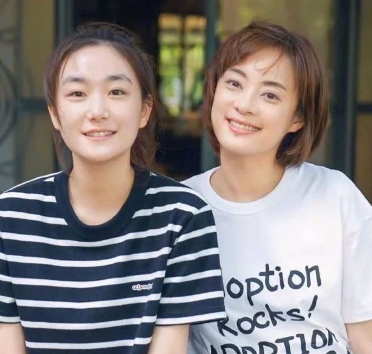 《甄嬛传》中玉娆是孙俪亲妹,在青春励志剧《要久久爱》中崭露头角(图1) 《甄嬛传》中玉娆是孙俪亲妹,在青春励志剧《要久久爱》中崭露头角(图1)