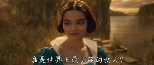 迪士尼《白雪公主》真人电影也在D23大会上亮相,并且公布了首支预告片(图3) 《白雪公主》真人电影首支预告片发布:盖尔·加朵饰演毒皇后亮相