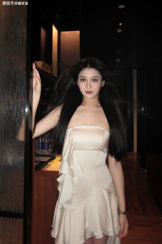 恭喜王澳楠和无脸男葫芦拥有了甜甜的爱情,祝福两位Rapper(图1) 恭喜王澳楠和无脸男葫芦拥有了甜甜的爱情,祝福两位Rapper(图1)