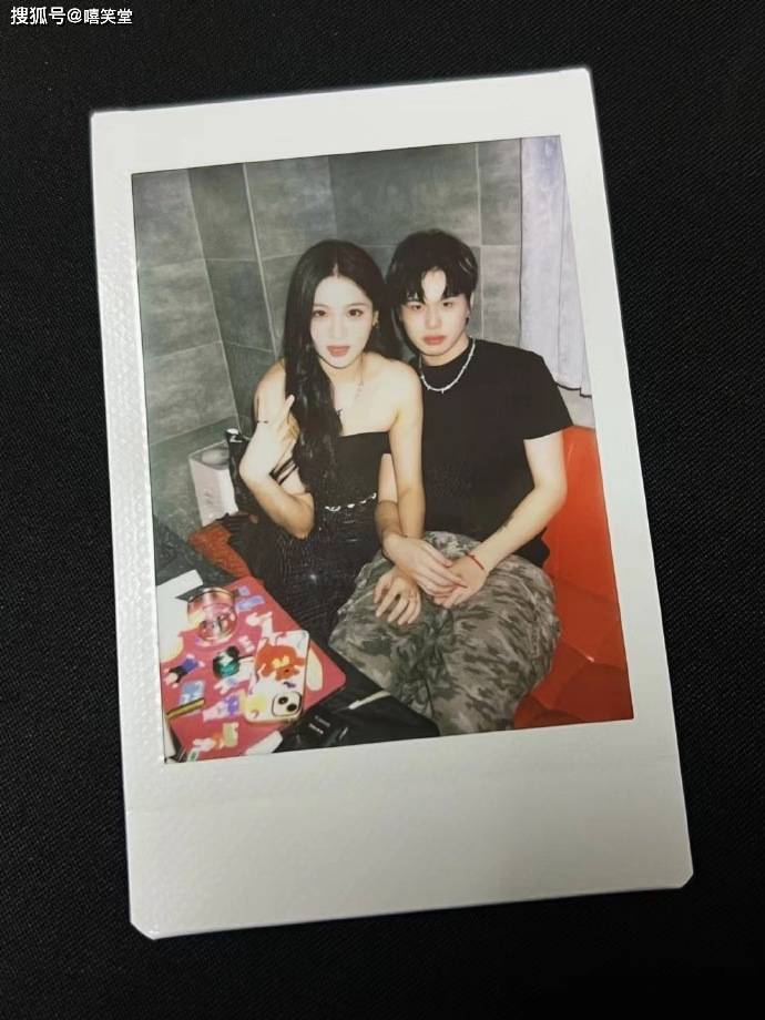 恭喜王澳楠和无脸男葫芦拥有了甜甜的爱情,祝福两位Rapper(图4) 恭喜王澳楠和无脸男葫芦拥有了甜甜的爱情,祝福两位Rapper(图4)