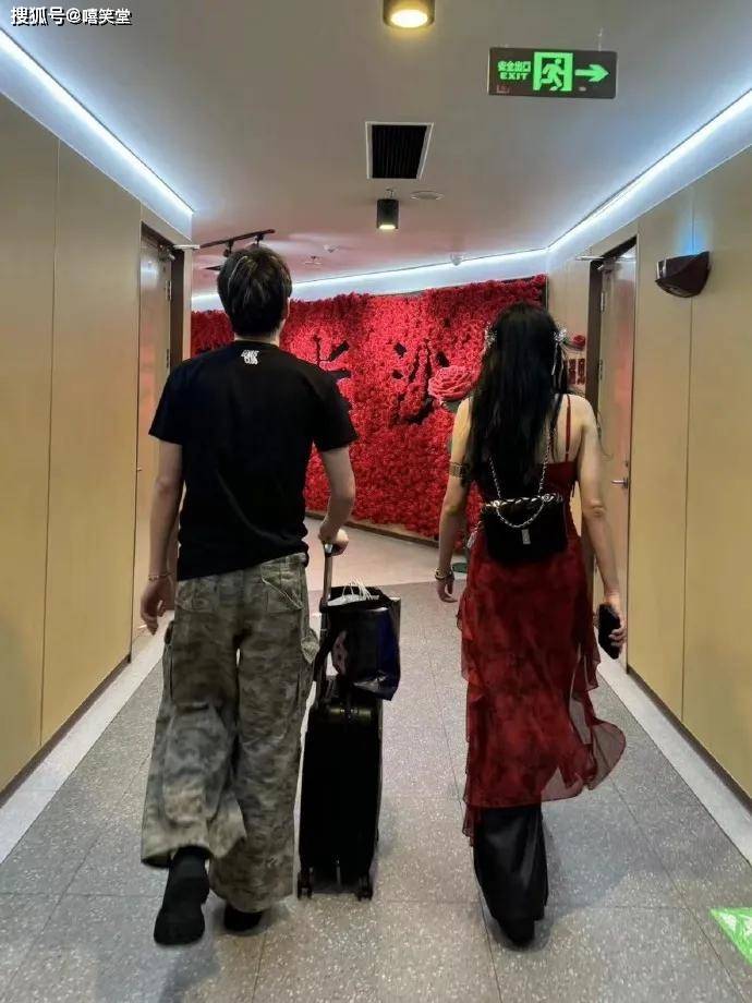 恭喜王澳楠和无脸男葫芦拥有了甜甜的爱情,祝福两位Rapper(图11) 恭喜王澳楠和无脸男葫芦拥有了甜甜的爱情,祝福两位Rapper(图11)