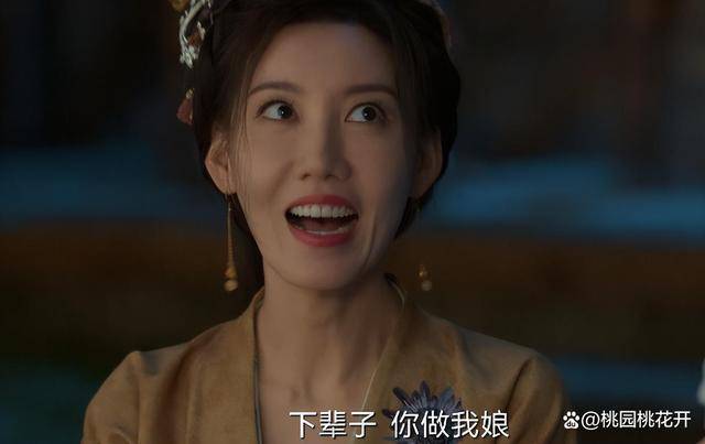 高露现身四川街头:标致的鹅蛋脸变成了棱角分明的六棱脸,颧骨显得非常高耸突兀(图4) 高露现身四川街头:标致的鹅蛋脸变成了棱角分明的六棱脸,颧骨显得非常高耸突兀(图4)