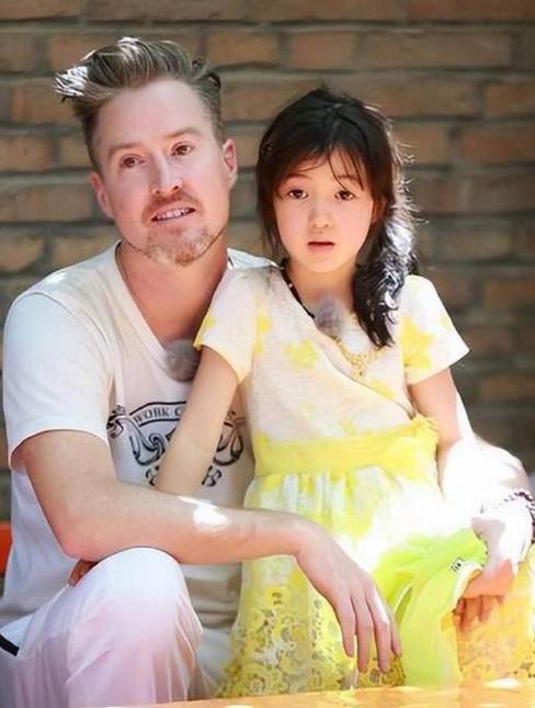 夏克立发文谈与黄嘉千离婚成功,但被禁止讨论具体案件(图5) 夏克立发文谈与黄嘉千离婚成功,但被禁止讨论具体案件(图5)