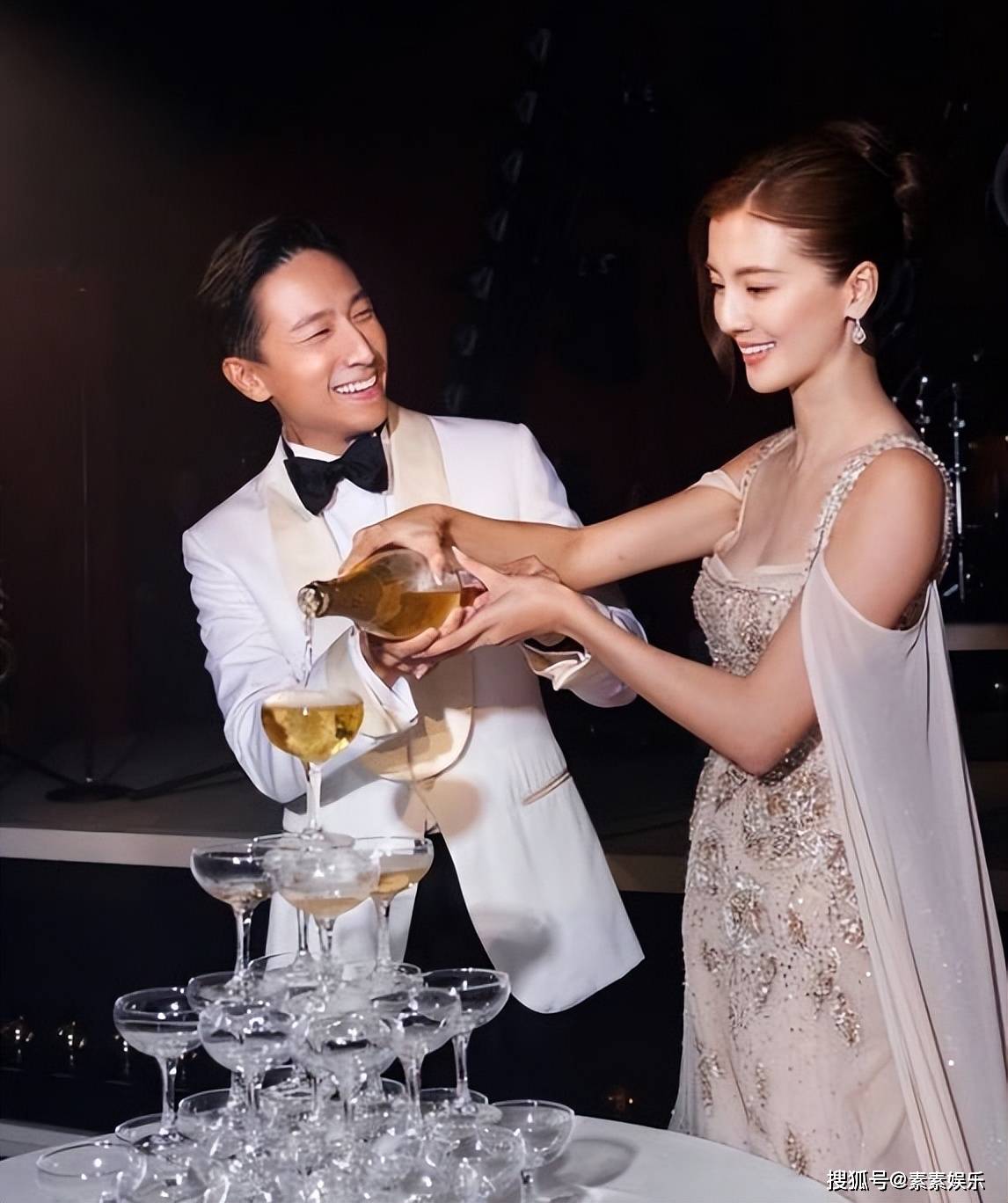 网友在伦敦的哈罗德偶遇吴千语和施伯雄,这一对新婚夫妻甜蜜到羡煞旁人(图7) 网友在伦敦的哈罗德偶遇吴千语和施伯雄,这一对新婚夫妻甜蜜到羡煞旁人(图7)