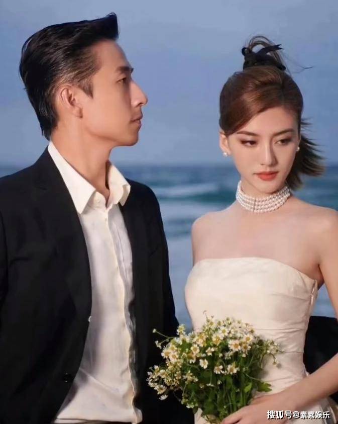 网友在伦敦的哈罗德偶遇吴千语和施伯雄,这一对新婚夫妻甜蜜到羡煞旁人(图6) 网友在伦敦的哈罗德偶遇吴千语和施伯雄,这一对新婚夫妻甜蜜到羡煞旁人(图6)