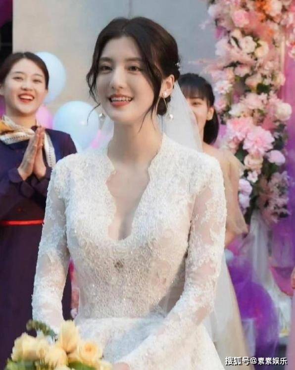 网友在伦敦的哈罗德偶遇吴千语和施伯雄,这一对新婚夫妻甜蜜到羡煞旁人(图8) 网友在伦敦的哈罗德偶遇吴千语和施伯雄,这一对新婚夫妻甜蜜到羡煞旁人(图8)