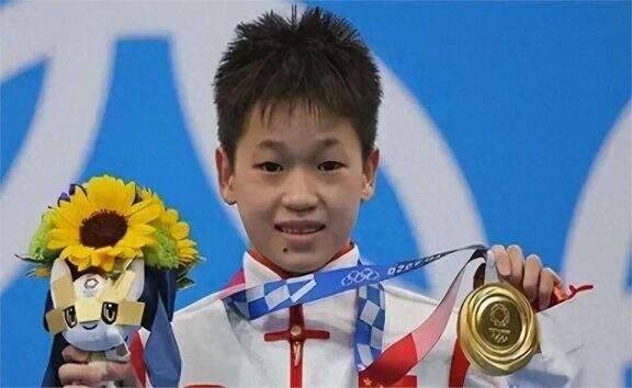 全红婵的耀眼星途引得众人瞩目,就连经验丰富的葛大爷也难以抵挡她的魅力(图1) 全红婵的耀眼星途引得众人瞩目,就连经验丰富的葛大爷也难以抵挡她的魅力(图1)