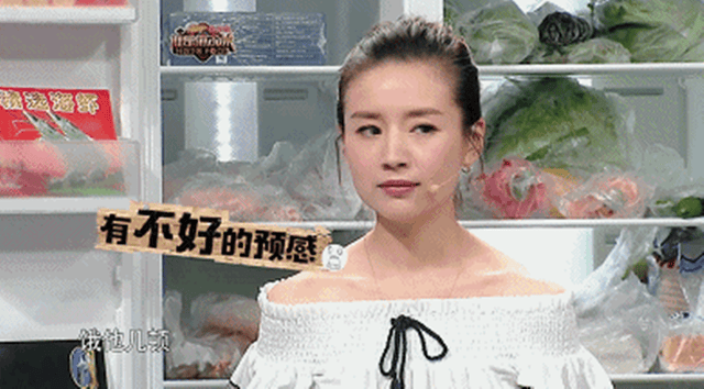 董洁儿子近照曝光:身穿白色T恤搭配黑色短裤,脚上穿着平底鞋加白色长筒袜(图3) 董洁儿子近照曝光:身穿白色T恤搭配黑色短裤,脚上穿着平底鞋加白色长筒袜(图3)