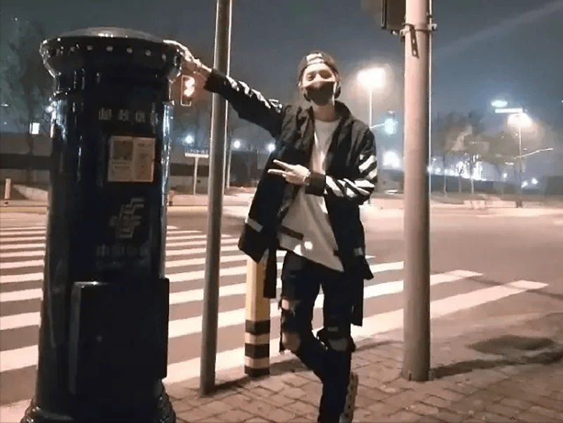 狗仔曝某男明星塌房大瓜,劈腿长腿女友和号称圈内老鸨的B姐欲拒还迎纠缠不清(图5) 狗仔曝某男明星塌房大瓜,劈腿长腿女友和号称圈内老鸨的B姐欲拒还迎纠缠不清(图5)