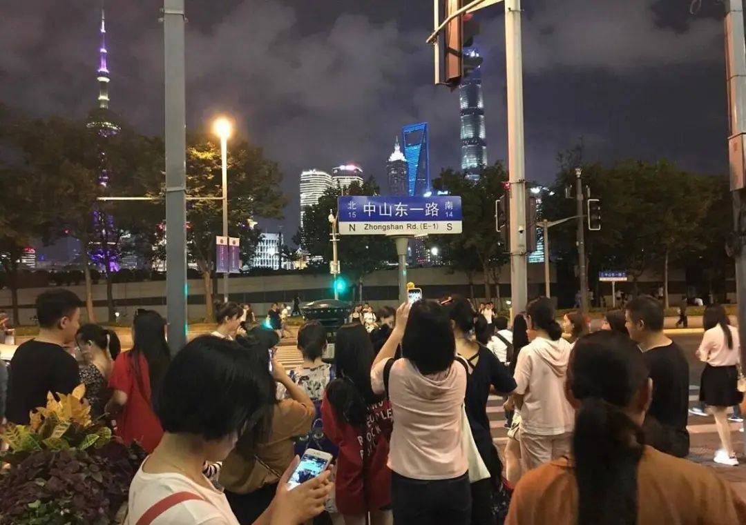 狗仔曝某男明星塌房大瓜,劈腿长腿女友和号称圈内老鸨的B姐欲拒还迎纠缠不清(图6) 狗仔曝某男明星塌房大瓜,劈腿长腿女友和号称圈内老鸨的B姐欲拒还迎纠缠不清(图6)