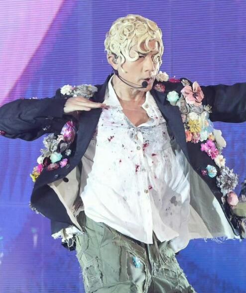 郭富城回应泡面头:第一次戴公仔面头时已经很喜欢,因为没做过,所以喜欢,就要尝试(图1) 郭富城回应泡面头:第一次戴公仔面头时已经很喜欢,因为没做过,所以喜欢,就要尝试(图1)