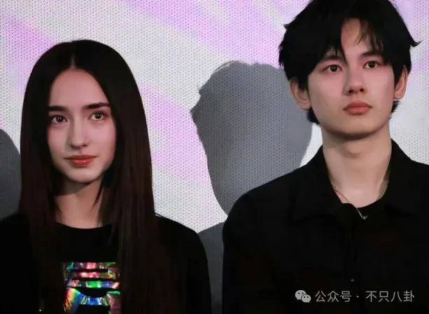 胡先煦和美女李宛妲谈恋爱曝光,很难想象胡先煦和李宛妲会看对眼(图11) 胡先煦和美女李宛妲谈恋爱曝光,很难想象胡先煦和李宛妲会看对眼(图11)