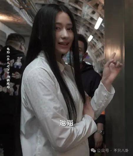 胡先煦和美女李宛妲谈恋爱曝光,很难想象胡先煦和李宛妲会看对眼(图14) 胡先煦和美女李宛妲谈恋爱曝光,很难想象胡先煦和李宛妲会看对眼(图14)