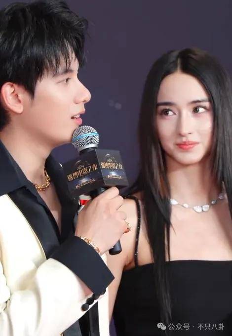 胡先煦和美女李宛妲谈恋爱曝光,很难想象胡先煦和李宛妲会看对眼(图24) 胡先煦和美女李宛妲谈恋爱曝光,很难想象胡先煦和李宛妲会看对眼(图24)