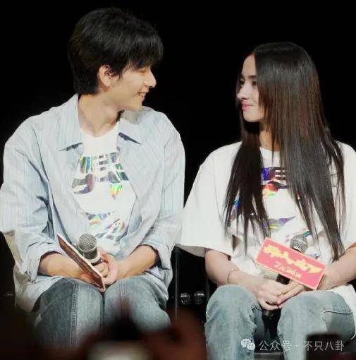 胡先煦和美女李宛妲谈恋爱曝光,很难想象胡先煦和李宛妲会看对眼(图27) 胡先煦和美女李宛妲谈恋爱曝光,很难想象胡先煦和李宛妲会看对眼(图27)