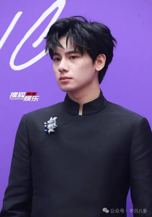 胡先煦和美女李宛妲谈恋爱曝光,很难想象胡先煦和李宛妲会看对眼(图71) 胡先煦和美女李宛妲谈恋爱曝光,很难想象胡先煦和李宛妲会看对眼(图71)