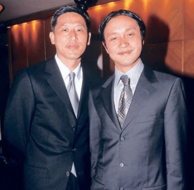 唐鹤德在否认同居、代孕后,现身上山诗钠生日宴,与张国荣的朋友们一起庆祝(图13) 唐鹤德在否认同居、代孕后,现身上山诗钠生日宴,与张国荣的朋友们一起庆祝(图13)