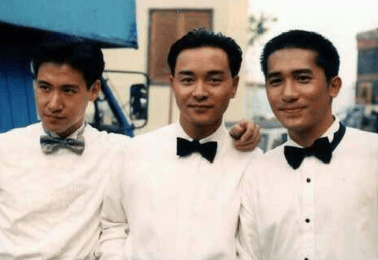 唐鹤德在否认同居、代孕后,现身上山诗钠生日宴,与张国荣的朋友们一起庆祝(图11) 唐鹤德在否认同居、代孕后,现身上山诗钠生日宴,与张国荣的朋友们一起庆祝(图11)