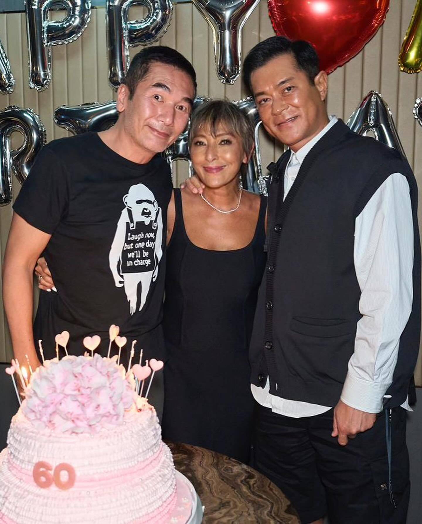 唐鹤德在否认同居、代孕后,现身上山诗钠生日宴,与张国荣的朋友们一起庆祝(图8) 唐鹤德在否认同居、代孕后,现身上山诗钠生日宴,与张国荣的朋友们一起庆祝(图8)