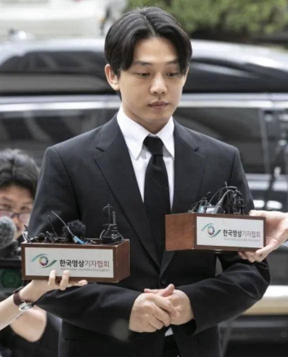 韩国“影帝”刘亚仁的性侵案有了新进展,韩国警方首次正式传唤刘亚仁来警局接受调查(图9) 韩国“影帝”刘亚仁的性侵案有了新进展,韩国警方首次正式传唤刘亚仁来警局接受调查(图9)