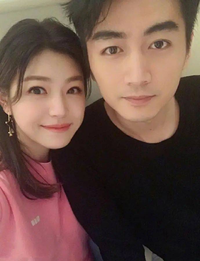 陈晓陈妍希这对夫妻的婚变消息其实已经传很久了,这两天又有新料了!(图11) 陈晓陈妍希这对夫妻的婚变消息其实已经传很久了,这两天又有新料了!(图11)