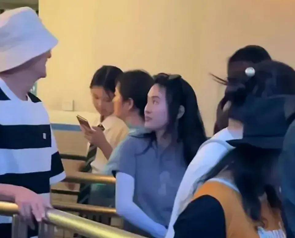 网传奥运跳水冠军陈若琳和演员牛骏峰的恋情 陈若琳好友现身辟谣:“假的!单着!”(图6) 网传奥运跳水冠军陈若琳和演员牛骏峰的恋情 陈若琳好友现身辟谣:“假的!单着!”(图6)