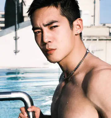 有关于于适恋情的相关话题一个接一个地登上热搜,使得他深陷“时间管理大师”“劈腿”等争议中(图2) 有关于于适恋情的相关话题一个接一个地登上热搜,使得他深陷“时间管理大师”“劈腿”等争议中(图2)