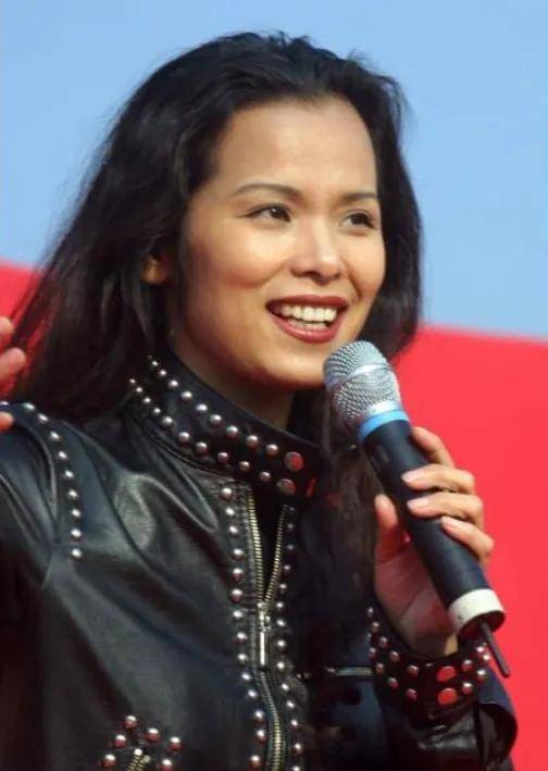 韦唯罕见分享了自己穿比基尼的美照,60岁的韦唯,状态竟然这么好?(图9) 韦唯罕见分享了自己穿比基尼的美照,60岁的韦唯,状态竟然这么好?(图9)