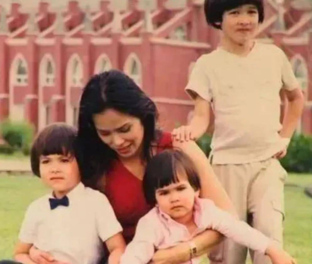 韦唯罕见分享了自己穿比基尼的美照,60岁的韦唯,状态竟然这么好?(图18) 韦唯罕见分享了自己穿比基尼的美照,60岁的韦唯,状态竟然这么好?(图18)