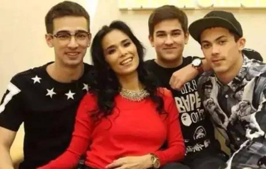 韦唯罕见分享了自己穿比基尼的美照,60岁的韦唯,状态竟然这么好?(图20) 韦唯罕见分享了自己穿比基尼的美照,60岁的韦唯,状态竟然这么好?(图20)