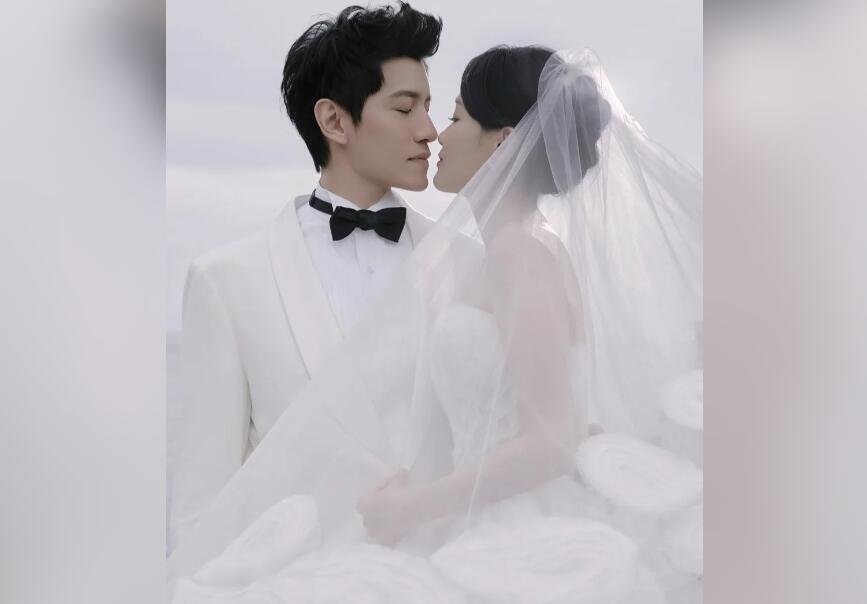 45岁女星陈乔恩嫁小9岁大马富二代Alan,重回定情地兰卡威海岛酒店补办婚礼,幸福感满满(图1) 45岁女星陈乔恩嫁小9岁大马富二代Alan,重回定情地兰卡威海岛酒店补办婚礼,幸福感满满(图1)