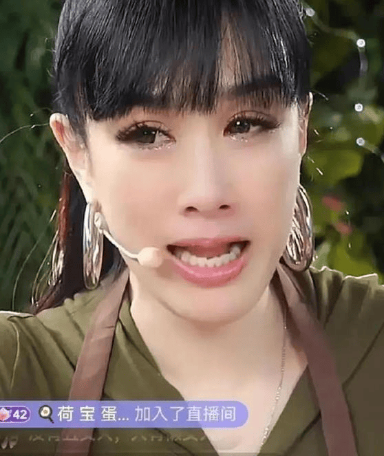 钟丽缇迎来了她的54岁生日,并在社交平台晒出庆生视频(图12) 钟丽缇迎来了她的54岁生日,并在社交平台晒出庆生视频(图12)